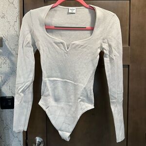Abercrombie and Fitch Longsleeve Sweetheart sweater Bodysuit, XS
